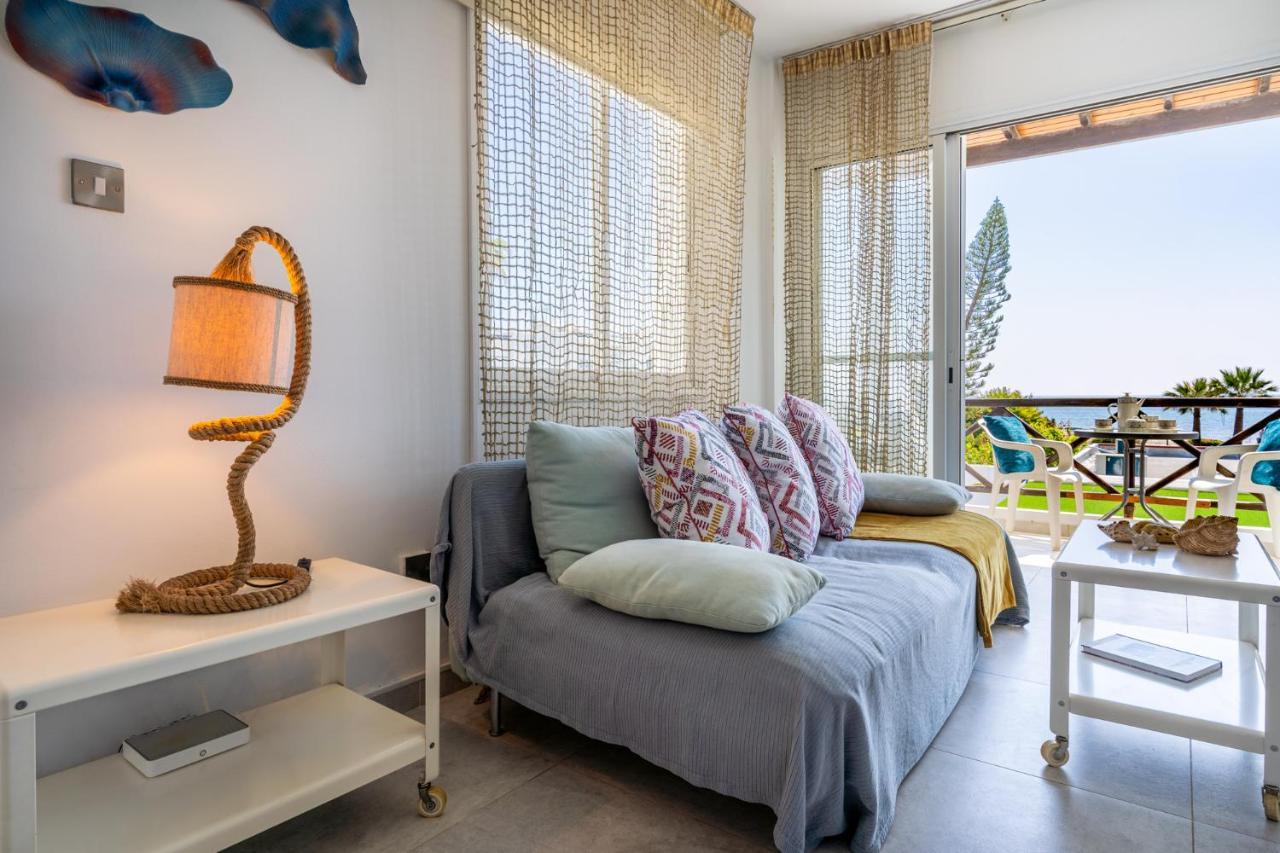 Seawaves 1- Bedroom Apartment Near Meneou Beach Larnaca Exterior photo